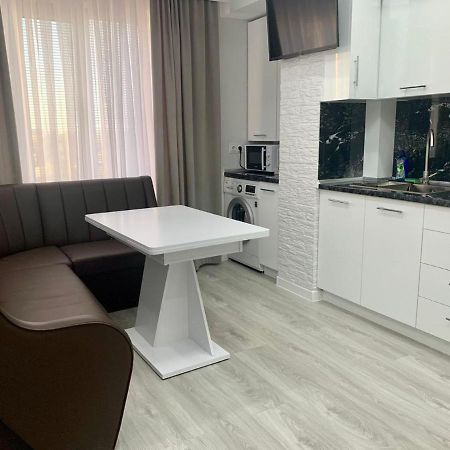 Ferienwohnung Apartament On Lev Tolstoi 43B! Kischinau Exterior foto