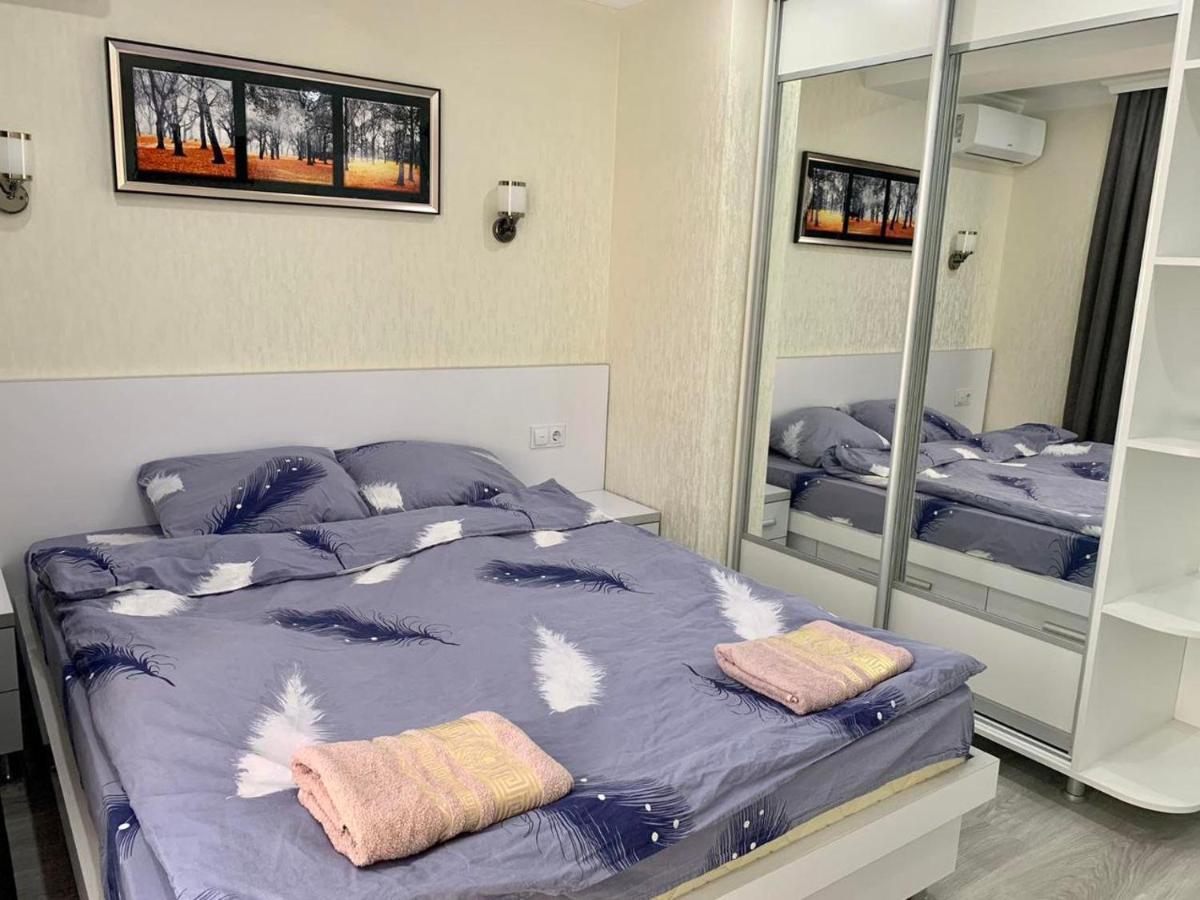 Ferienwohnung Apartament On Lev Tolstoi 43B! Kischinau Exterior foto